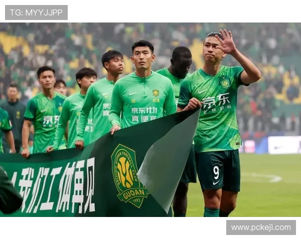 国安球迷受伤获全队签名球衣